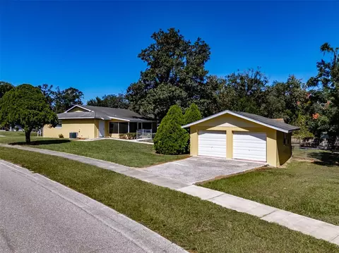 Exterior - 3318 King William Cir, Seffner, FL 33584 photo 9 of 17