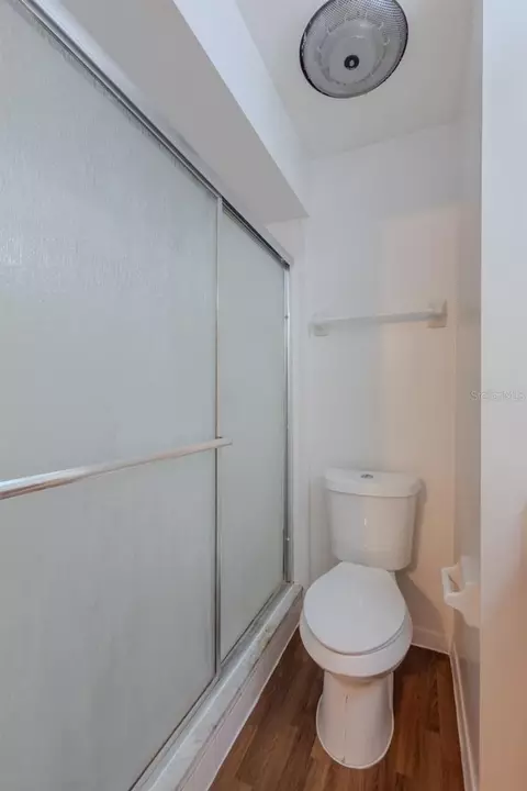 Bath - 3318 King William Cir, Seffner, FL 33584 photo 3 of 3