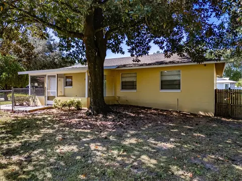 Exterior - 3318 King William Cir, Seffner, FL 33584 photo 12 of 17