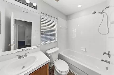 Bath - 10805 Summerton Dr, Riverview, FL 33579 photo 4 of 4