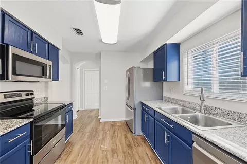 Kitchen - 10805 Summerton Dr, Riverview, FL 33579 photo 2 of 3