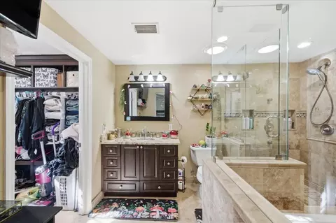 Bath - 505 Lakeside Dr, Seffner, FL 33584 photo 3 of 9