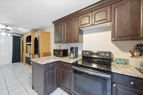Kitchen - 505 Lakeside Dr, Seffner, FL 33584 photo 20 of 20