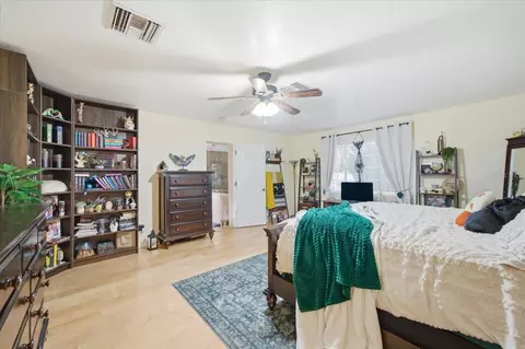 Bedroom - 505 Lakeside Dr, Seffner, FL 33584 photo 1 of 5