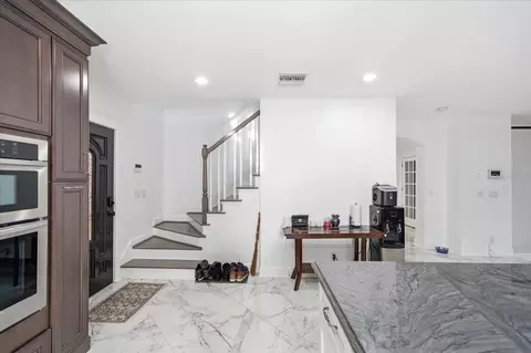 Entry Way - 505 Lakeside Dr, Seffner, FL 33584 photo 4 of 6