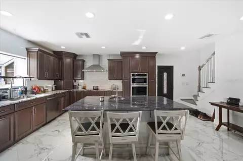 Kitchen - 505 Lakeside Dr, Seffner, FL 33584 photo 8 of 20