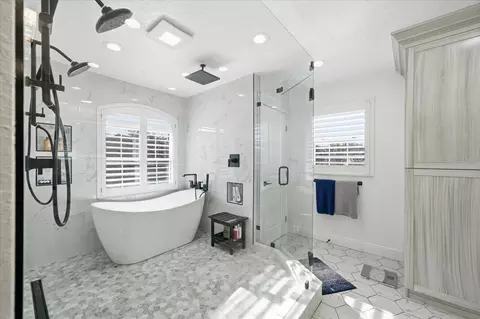 Bath - 505 Lakeside Dr, Seffner, FL 33584 photo 5 of 9