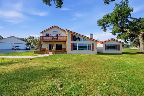 Exterior - 505 Lakeside Dr, Seffner, FL 33584 photo 2 of 7