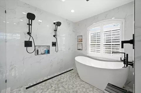 Bath - 505 Lakeside Dr, Seffner, FL 33584 photo 8 of 9