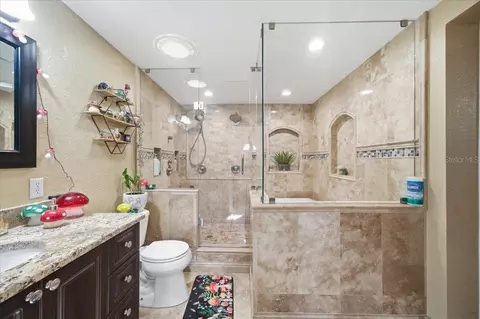 Bath - 505 Lakeside Dr, Seffner, FL 33584 photo 2 of 9