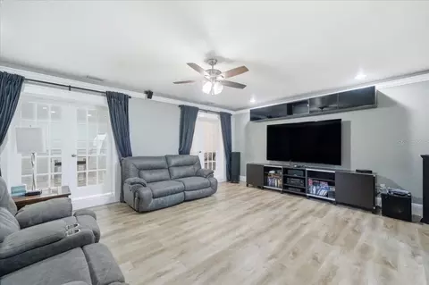 Living - 505 Lakeside Dr, Seffner, FL 33584 photo 3 of 5