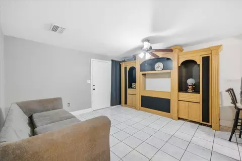 Living - 505 Lakeside Dr, Seffner, FL 33584 photo 5 of 5