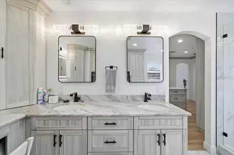 Bath - 505 Lakeside Dr, Seffner, FL 33584 photo 6 of 9