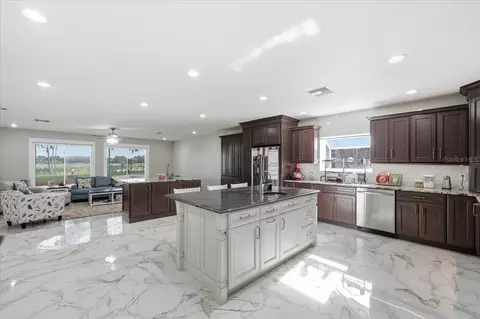 Kitchen - 505 Lakeside Dr, Seffner, FL 33584 photo 17 of 20