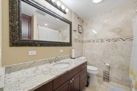 Bath - 505 Lakeside Dr, Seffner, FL 33584 photo 1 of 9