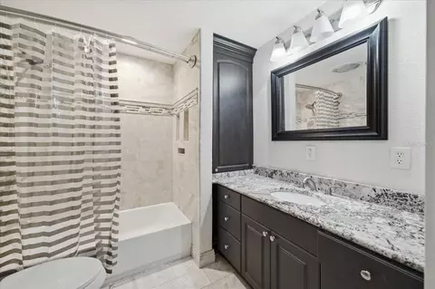 Bath - 505 Lakeside Dr, Seffner, FL 33584 photo 4 of 9