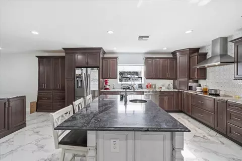 Kitchen - 505 Lakeside Dr, Seffner, FL 33584 photo 5 of 20