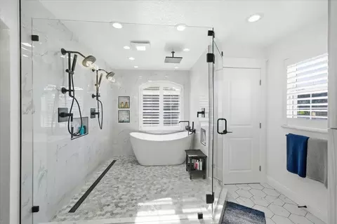 Bath - 505 Lakeside Dr, Seffner, FL 33584 photo 7 of 9