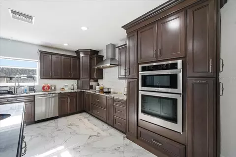 Kitchen - 505 Lakeside Dr, Seffner, FL 33584 photo 12 of 20