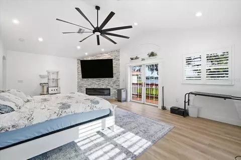 Bedroom - 505 Lakeside Dr, Seffner, FL 33584 photo 4 of 5
