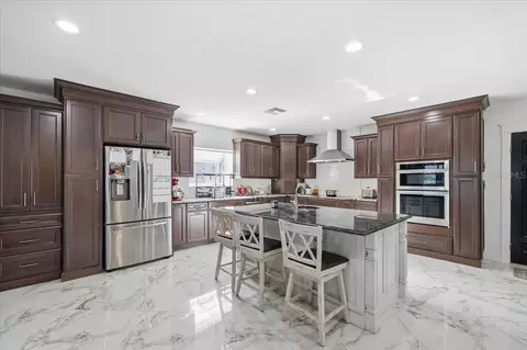 Kitchen - 505 Lakeside Dr, Seffner, FL 33584 photo 4 of 20