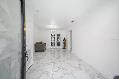 Entry Way - 505 Lakeside Dr, Seffner, FL 33584 photo 1 of 6