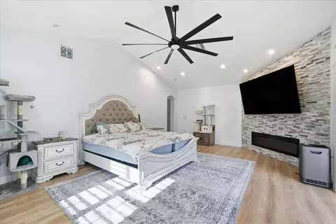 Bedroom - 505 Lakeside Dr, Seffner, FL 33584 photo 5 of 5