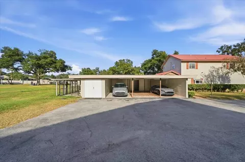 Exterior - 505 Lakeside Dr, Seffner, FL 33584 photo 3 of 7