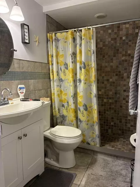 Bath - 12760 Indian Rocks Rd #1049, Largo, FL 33774 photo 3 of 3