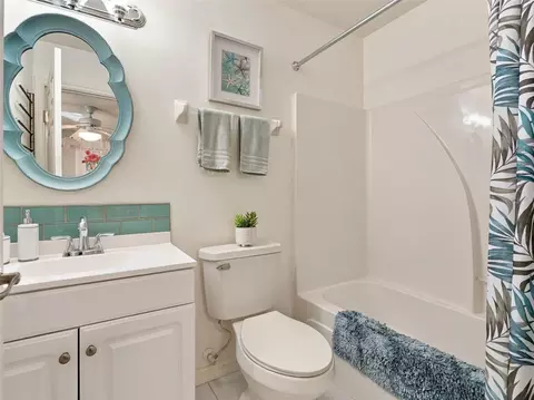 Bath - 8037 SW 81st Loop, Ocala, FL 34476 photo 4 of 4