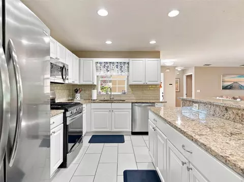 Kitchen - 8037 SW 81st Loop, Ocala, FL 34476 photo 5 of 6