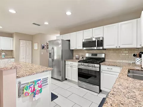 Kitchen - 8037 SW 81st Loop, Ocala, FL 34476 photo 3 of 6