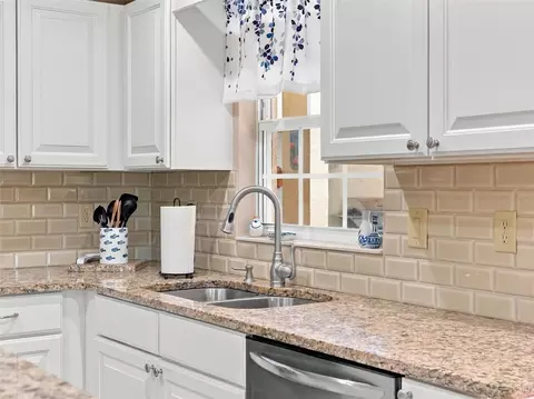 Kitchen - 8037 SW 81st Loop, Ocala, FL 34476 photo 2 of 6