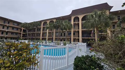 2525 W Bay Dr #C33, Belleair Bluffs, FL 33770