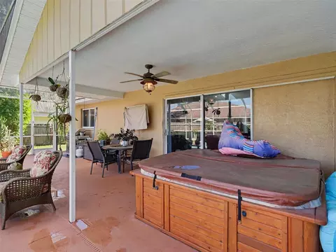 Exterior - 8010 55th St E, Palmetto, FL 34221 photo 2 of 7