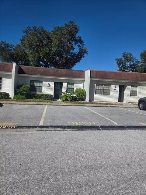 9250 Oakwood Ln #9250, Seminole, FL 33776