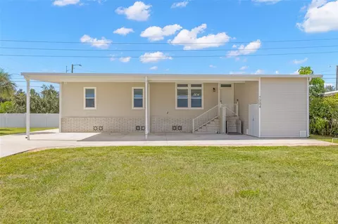 7004 Americana Dr NE #136, Saint Petersburg, FL 33702