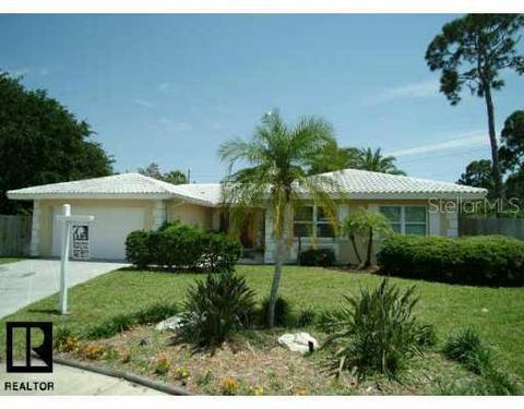 10137 Imperial Point Dr E, Largo, FL 33774 photo 1