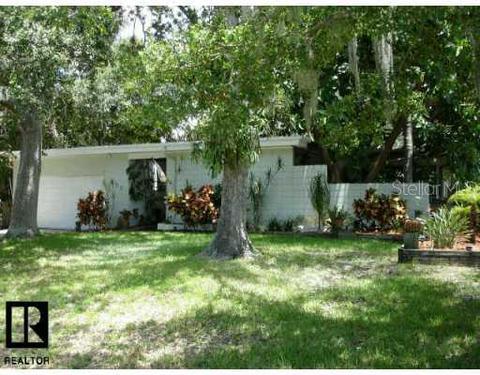 681 Crescent Dr, Largo, FL 33770 photo 1