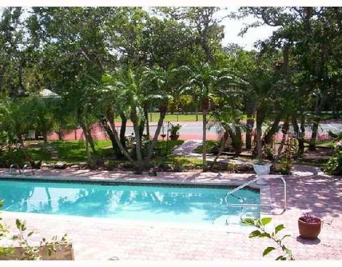 10675 Spring St, Largo, FL 33774 photo 1