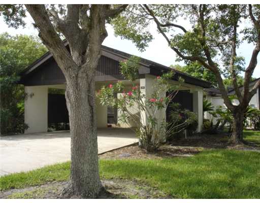 330 Eric Ct, Oldsmar, FL 34677 photo 1