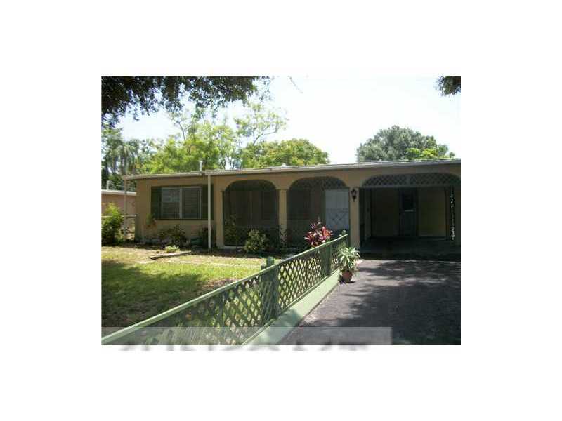 227 Emerald Ln, Largo, FL 33771 photo 1
