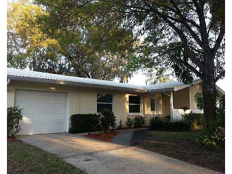 521 Brookfield Dr, Largo, FL 33771 photo 1
