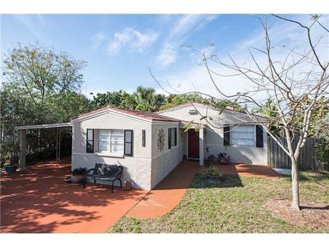 16102 3rd St E, Redington Beach, FL 33708 photo 1