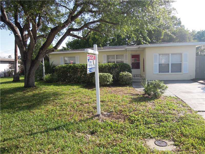 15807 3rd St E, Redington Beach, FL 33708 photo 1