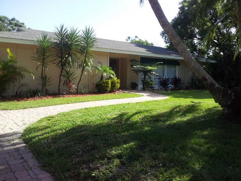 811 Jacaranda Dr, Largo, FL 33770 photo 1