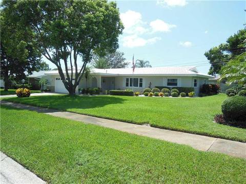 13982 Pinecrest Dr, Largo, FL 33774 photo 1