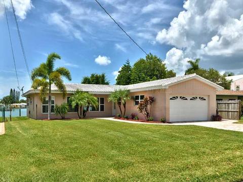 552 Crystal Dr, Madeira Beach, FL 33708 photo 1