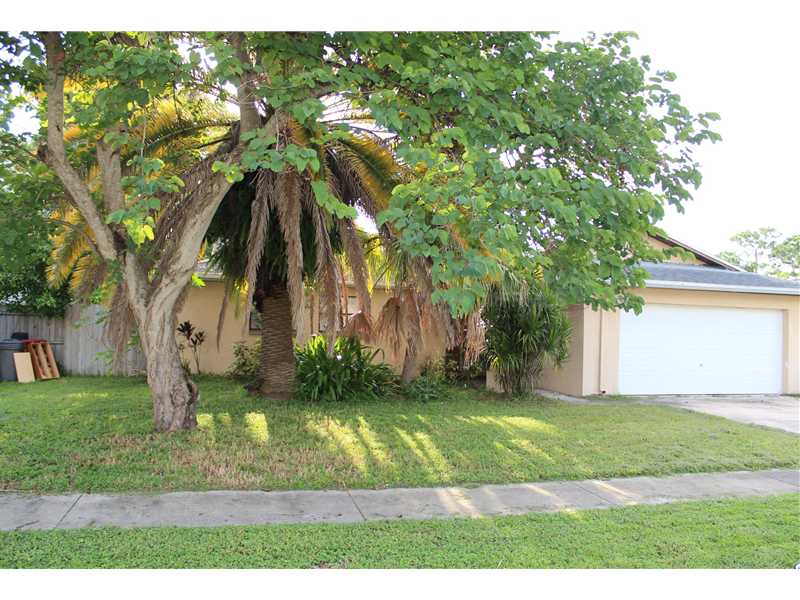 12644 96th St, Largo, FL 33773 photo 1