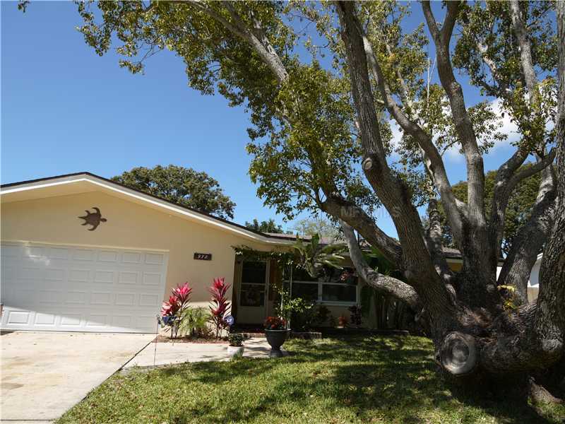 978 Gershwin Dr, Largo, FL 33771 photo 1